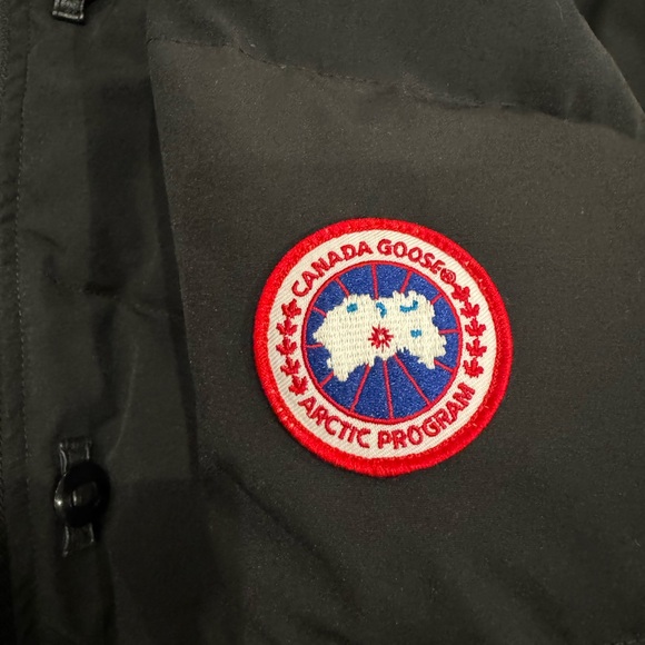 Woman’s Canada Goose Jacket - Picture 5 of 6